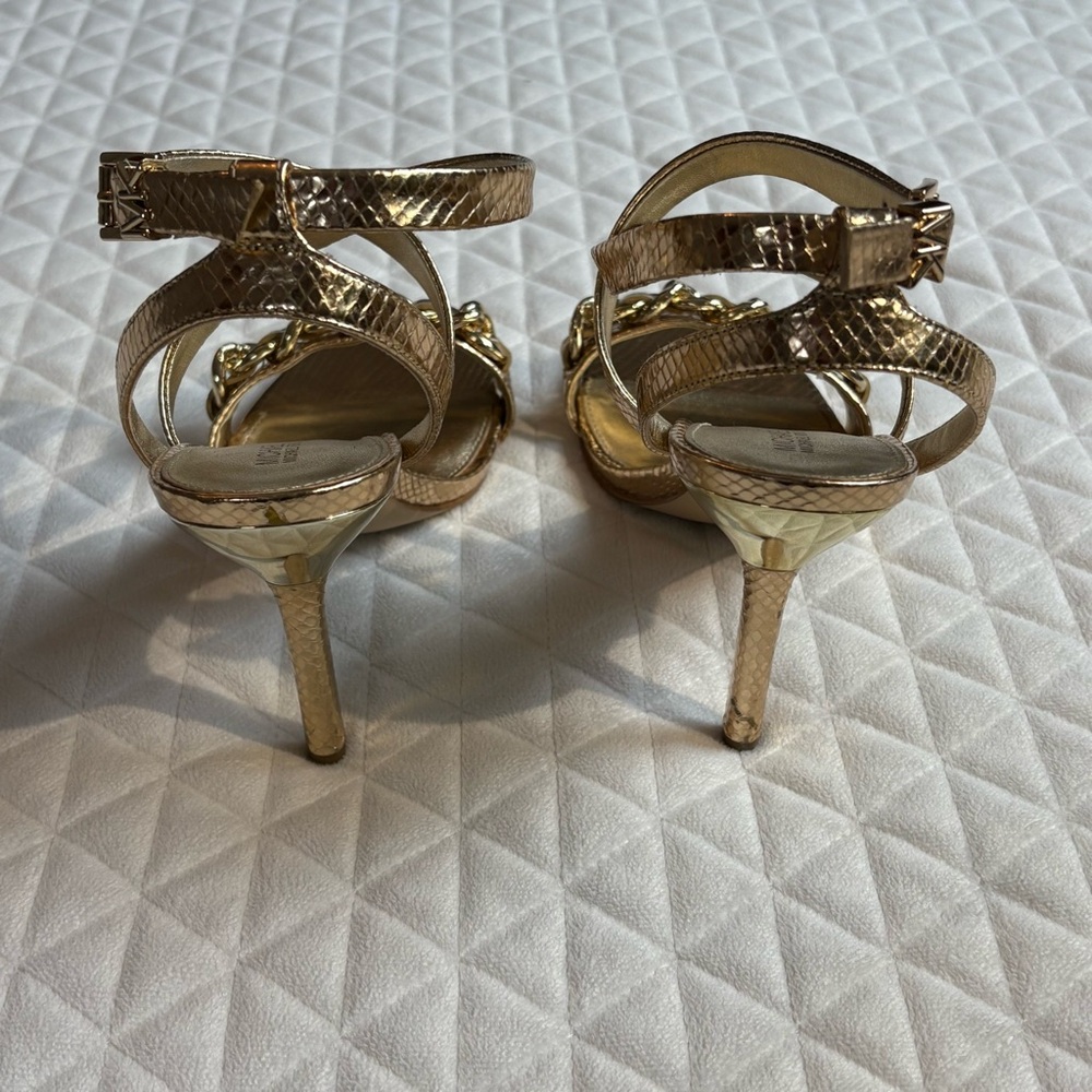 MICHAEL Michael Kors Asha womens Sandal Heel shoes Sz 8.5 gold Reptile embossed - Picture 4 of 10